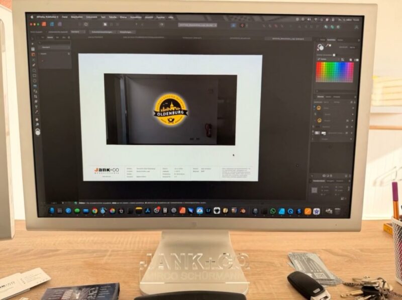 jank_werbetechnik_leistungen_3D_visualisierung_poster Bildschirm mit einer 3D Visualisierung